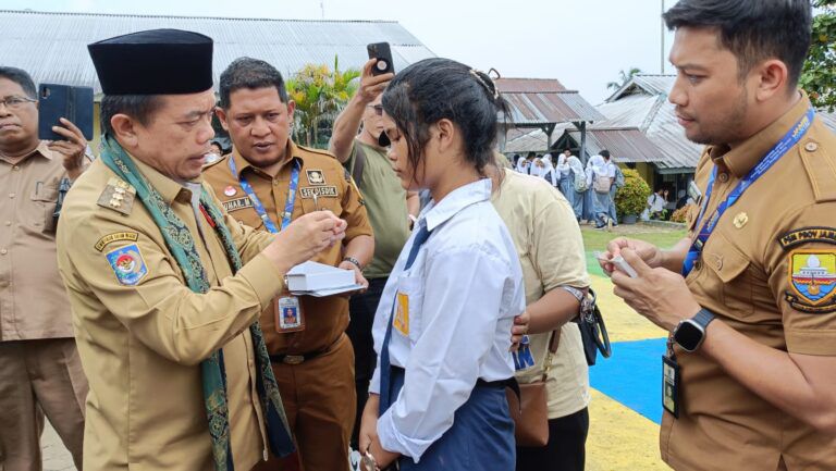 461 Siswa di Batanghari Terima Bantuan Dumisake Pendidikan dari Gubernur Al Haris

