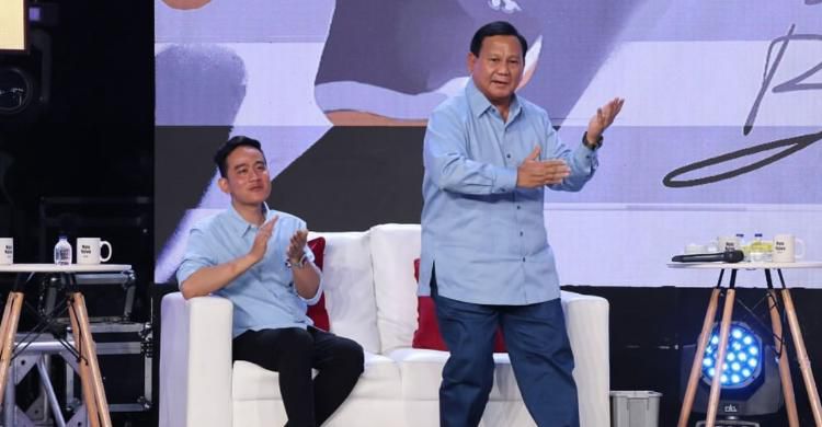 Capres nomor 1 Prabowo Subianto (kanan) dan cawapres Gibran Rakabuming Raka