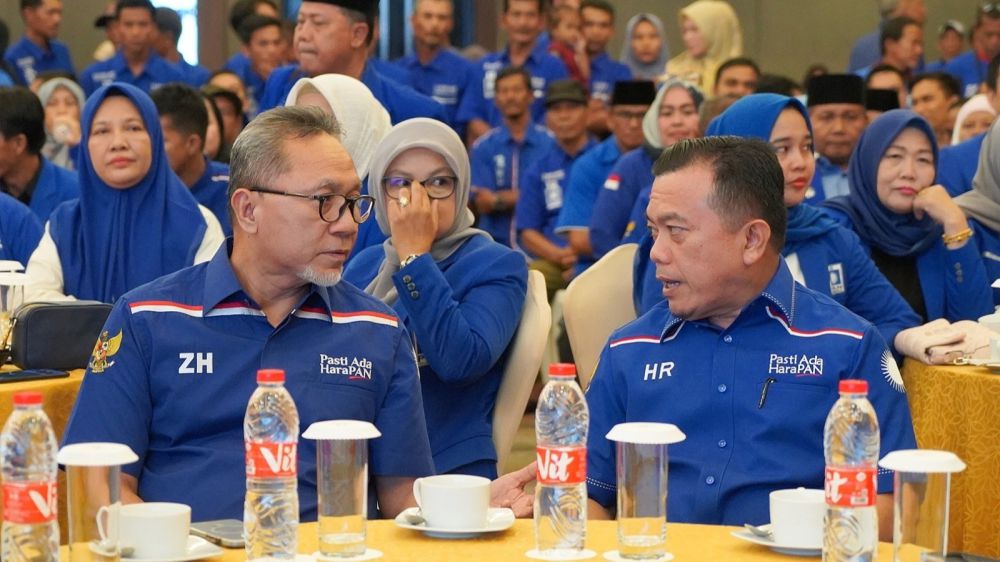 Ketua Umum DPP PAN, Zulkifli Hasan bersama Ketua MPP DPW PAN Provinsi Jambi, Al Haris dalam acara konsolidasi pemenangan Pemilu Swiss-Belhotel Jambi.