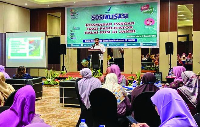 Anggota Komisi IX DPR RI Dr. Ir. H. A.R. Sutan Adil Hendra, MM menghadiri acara sosialisasi keamanan pangan bagi fasilitator balai POM di Jambi.