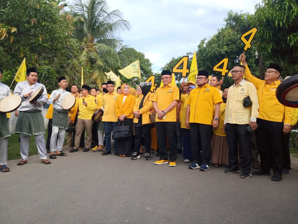 PEMILU : Pengurus DPD I Golkar Provinsi Jambi ketika mendaftarkan bakal calon anggota legislatif (Bacaleg) di Komisi Pemilihan Umum (KPU).