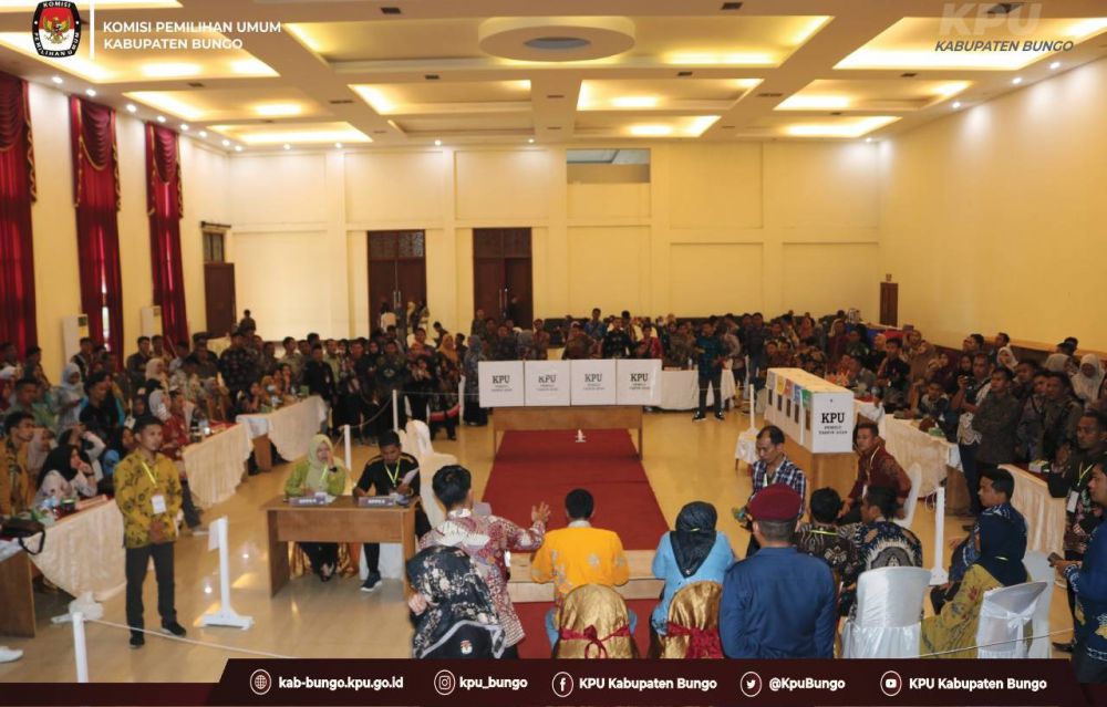 Komisi Pemilihan Umum (KPU) Kabupaten Bungo menggelar simulasi pemungutan suara untuk panitia pemungutan suara (PPS).