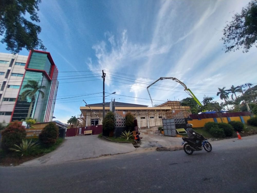 Pembangunan gedung radioterapi di RSUD Raden Mattaher Jambi segera rampung. Akan dilakukan uji fungsi fasilitas radioterapi sebelum digunakan mulai tahun 2024.