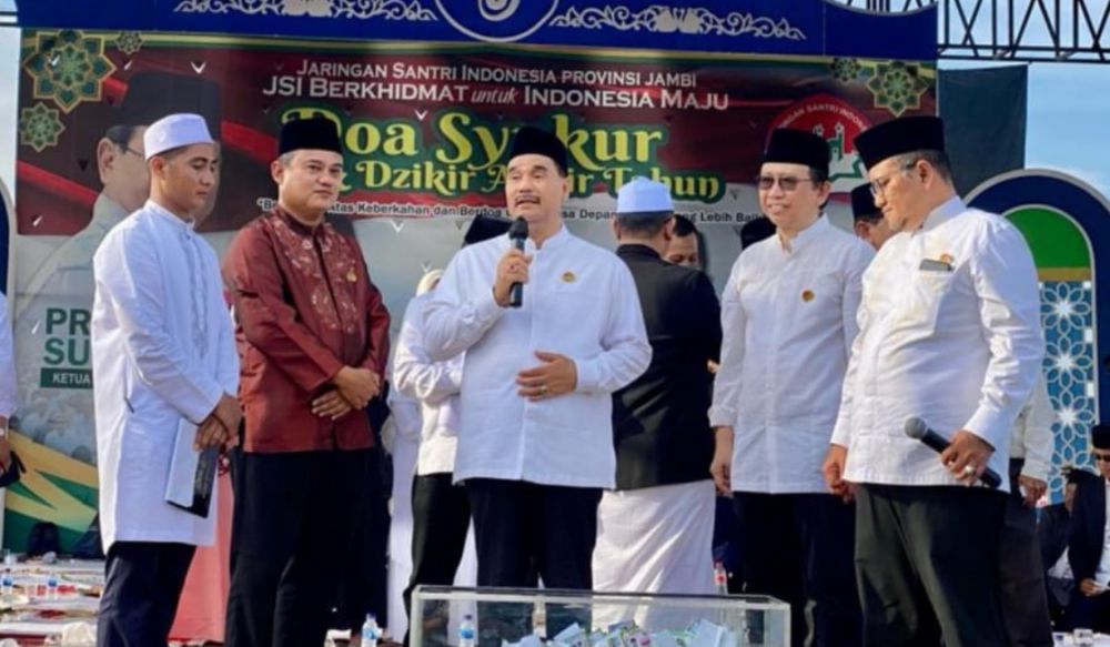Ketua DPD Partai Gerindra Provinsi Jambi Dr. Ir. H. A. R. Sutan Adil Hendra, MM menghadiri acara doa syukur dan zikir akhir tahun bersama tim dan relawan Capres-Cawapres Prabowo Subianto-Gibran Rakabuming Raka.   
