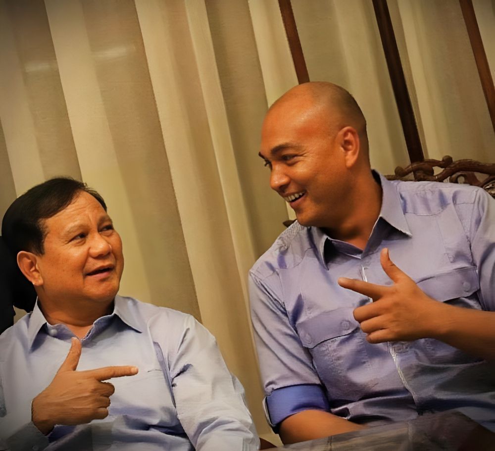 Muhammad Harrifar Syafar bersama Ketua Umum DPP Gerindra Prabowo Subianto dalam sebuah kesempatan.