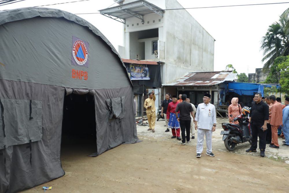 Bupati Bungo H. Mashuri mengecek banjir serta dapur umum yang dipersiapkan untuk korban banjir