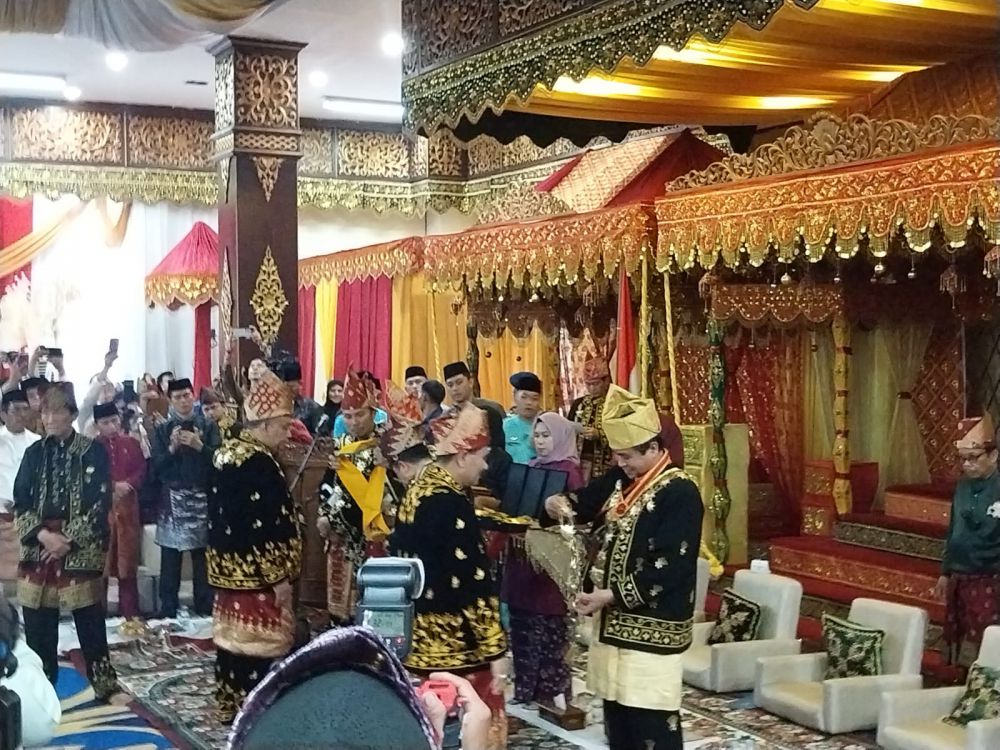 13 Tokoh Nasional Ini Dianugerahi Gelar Adat Melayu Jambi, Ada Wamenaker RI hingga Anggota DPR RI