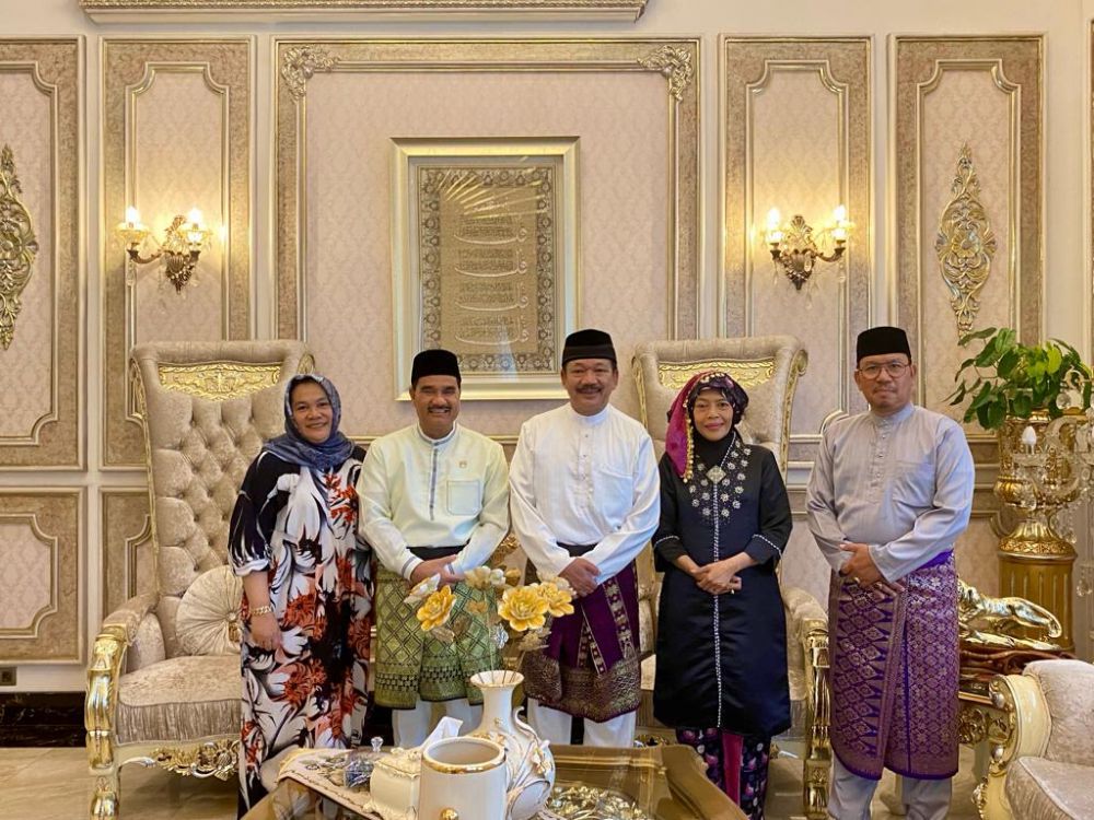 Anggota Komisi IX DPR RI, Dr. Ir. H. A.R. Sutan Adil Hendra, MM menerima kunjungan Ketua Badan Amil Zakat Nasional (Baznas) RI Prof. Dr. KH. Noor Achmad di kediamannya di kawasan Telanaipura, Kota Jambi.