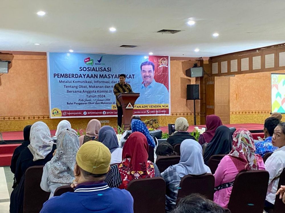 Anggota Komisi IX DPR RI Dr. Ir. H. A.R. Sutan Adil Hendra, MM menjadi pembicara dalam acara sosialisasi pemberdayaan masyarakat di Grand Hotel, Kota Jambi.