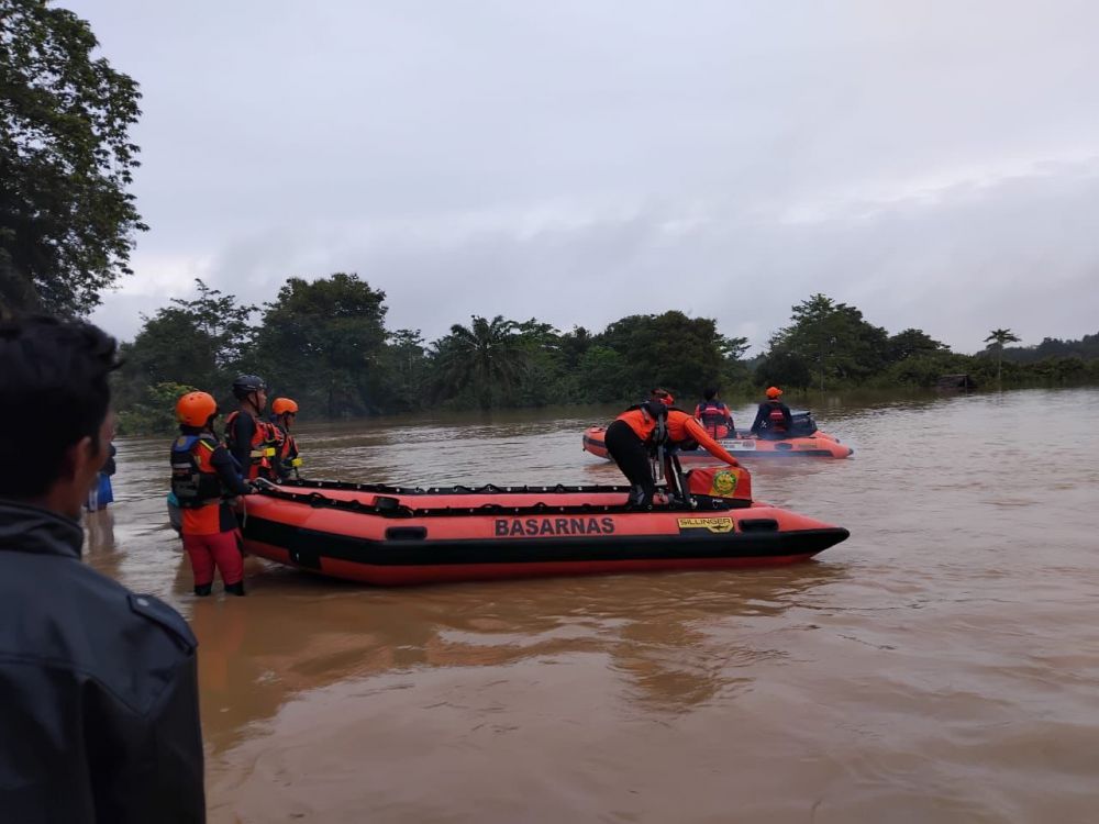 Berenang di Lokasi Banjir, Siswanto Tenggelam Terbawa Arus