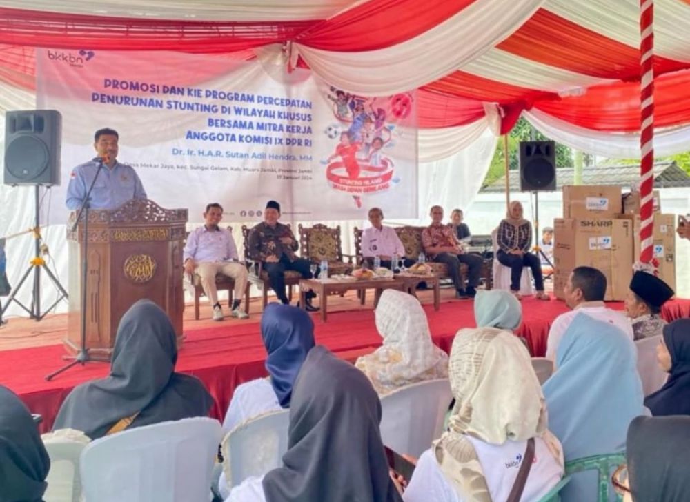 Foto Anggota Komisi kesehatan DPR RI ini juga mengingatkan pembangunan bukan hal soal fisik. Namun juga penyiapan sumber daya manusia (SDM) yang berkualitas sejak dini. Upaya menekan angka stunting merupakan bagian dari upaya membangun keluarga sehat, produktif dan berkualitas.