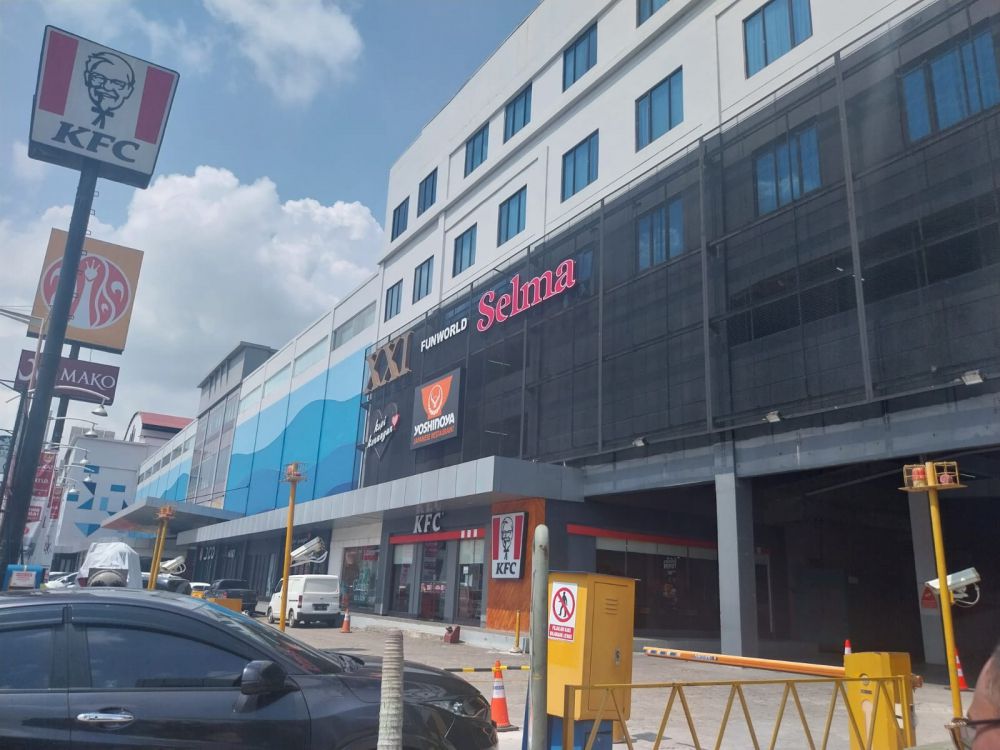 Mall WTC terlihat dari depan. Tahun ini dewan minta Pemprov Jambi untuk menghitung kembali bagi hasil yang diberikan WTC. 