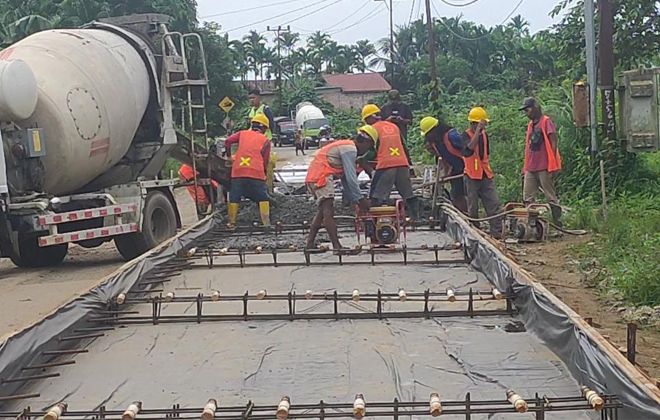 Pengerjaan pembangunan jalan Inpres menuju Kecamatan Kuala Jambi, Kabupaten Tanjabtim.