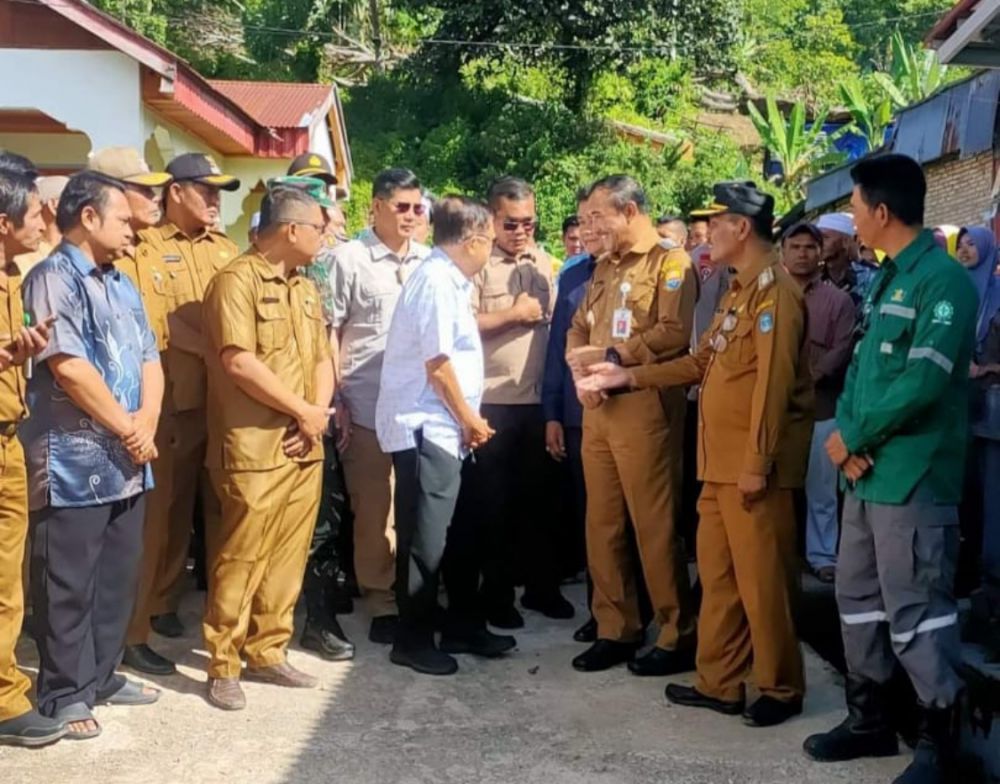 Didampingi PJ Bupati Asraf, JK Kunjungi dan Salurkan Bantuan Korban Banjir