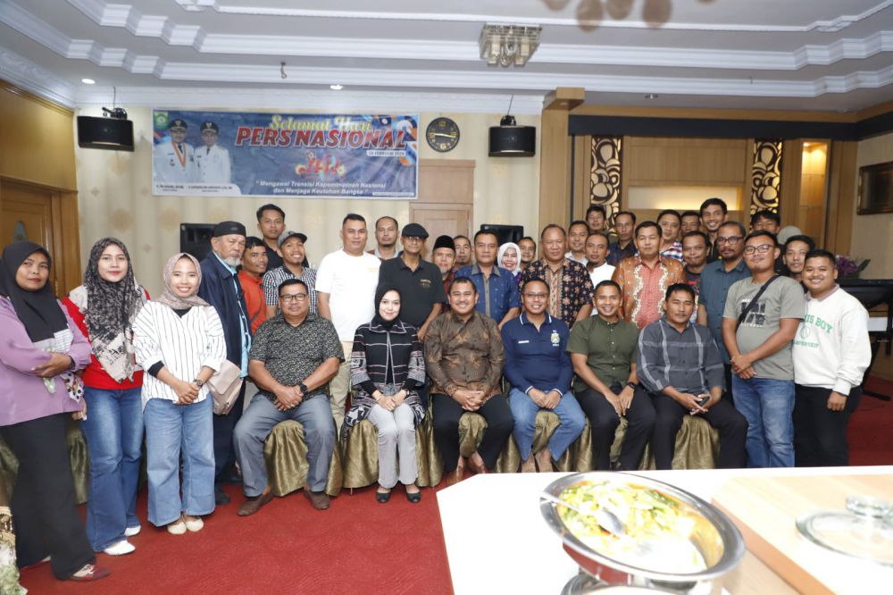 Puluhan Insan Pers di kabupaten Bungo bersama Bupati, Kapolres, Dandim, Kajari, Sekda dan jajaran pejabat Bungo di peringatan HPN 2024
