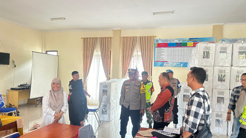 Pasca Pemilu yang digelar 14 Februari 2024 lalu, Kapolres Kerinci AKBP Muhamad Mujib turun langsung memantau Panitia Pemilihan Kecamatan (PPK) yang ada di Kabupaten Kerinci, Kamis (15/2/24).