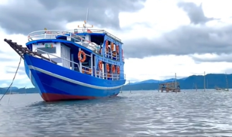 Viral Kapal 'Pesiar' mewah kini sedang berlayar di Danau Kerinci-Tangkap Layar TikTok @SaweiisyaAfrianto.