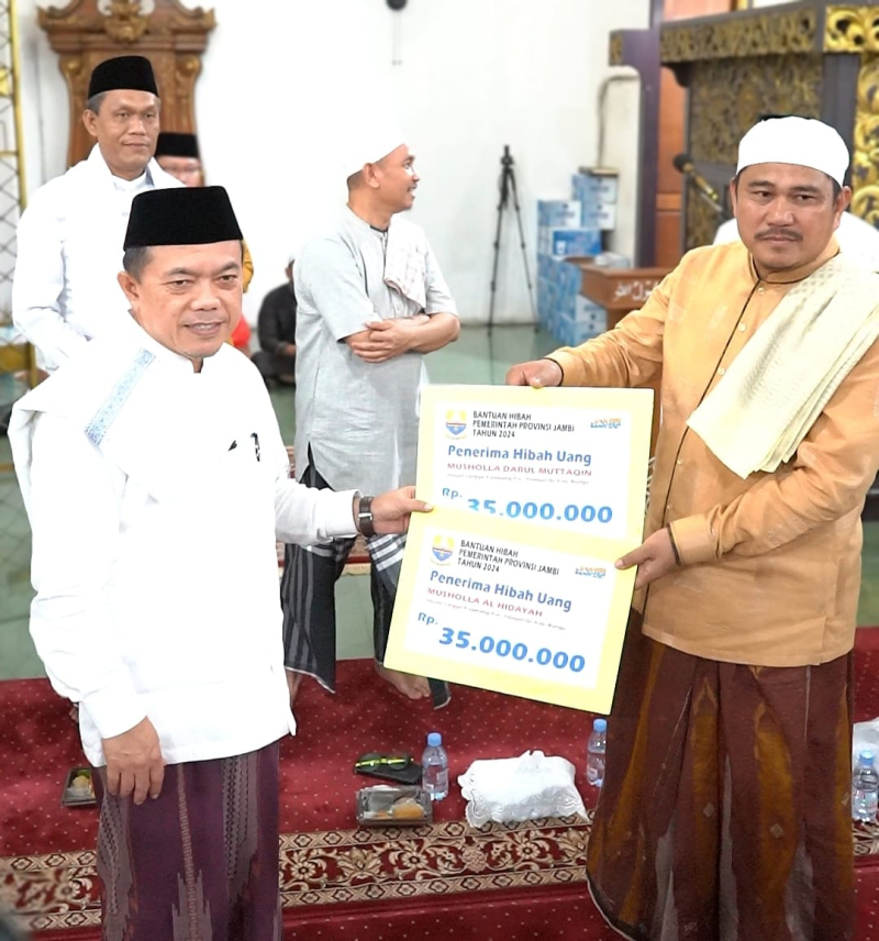 Safari Ramadhan ke Bungo, Gubernur Al Haris Serahkan Bantuan 270 Juta Rupiah untuk Masjid dan Musholla 