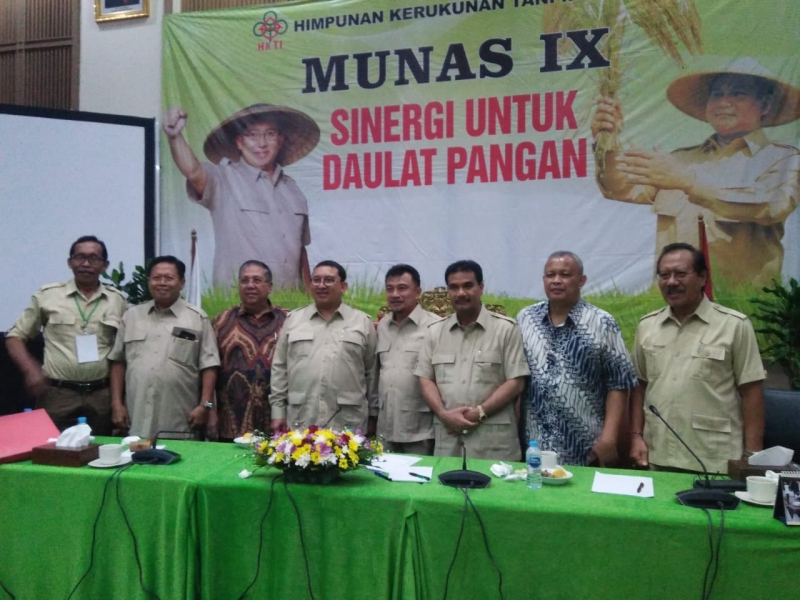 Anggota DPR RI, Dr. Ir. H. A.R. Sutan Adil Hendra, MM ketika menghadiri acara Munas salah satu organisasi dalam rangka sinergi untuk daulat pangan beberapa waktu lalu.