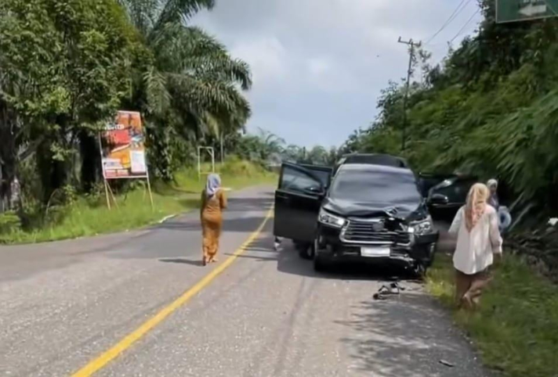 Mobnas yang Ditumpangi Istri Walikota Sungai Penuh Kecelakaan, Satu Orang Meninggal