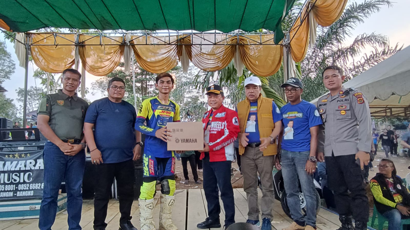 Al Haris Tutup Gubernur Cup 1 Super Grasstrack Cirkuit MPK Bangko