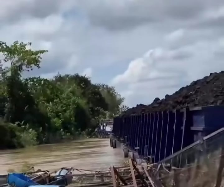 Tongkang Batubara Tabrak Kerambah Ikan di Jaluko