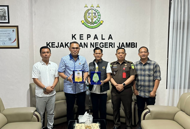 Sambangi Kejaksaan Negeri Jambi, Ketua PWI Kota Jambi Siap Bersinergi