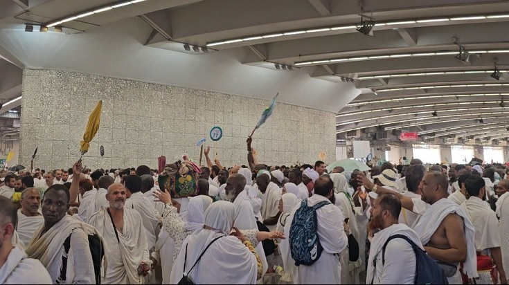 Suasana Lontar Jumrah Aqobah di Jamarat, Minggu (16/6/2024).