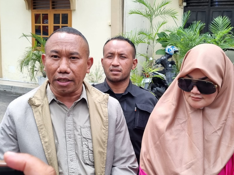 Tagih Hutang Lewat Karangan Bunga Berujung Saling Lapor