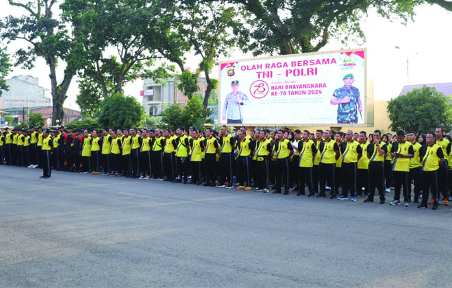 Polda Jambi gear OLAHRAGA bersama TNI-Polri dalam rangka menyambut HUT Bhayangkara ke-78.