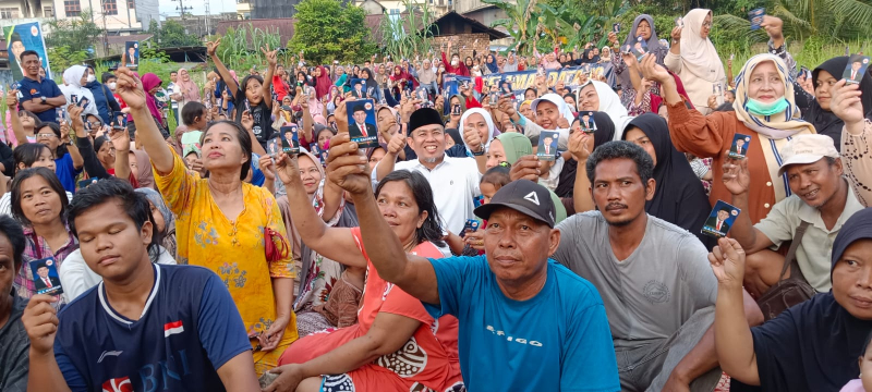 Sempat Diguyur Hujan, Warga Paalmerah Tetap Antusias Bertemu H Abdul Rahman