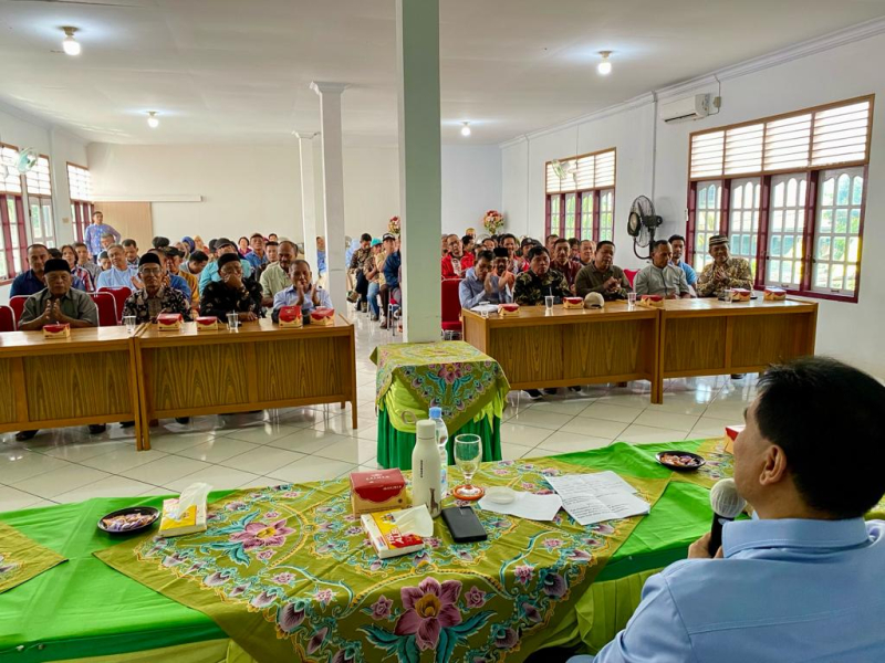 Ketua DPD HKTI Provinsi Jambi Dr. Ir. H. A.R. Sutan Adil Hendra, MM ketika menggelar sosialisasi kepada para petani Jambi dalam sebuah kesempatan beberapa waktu lalu. 

