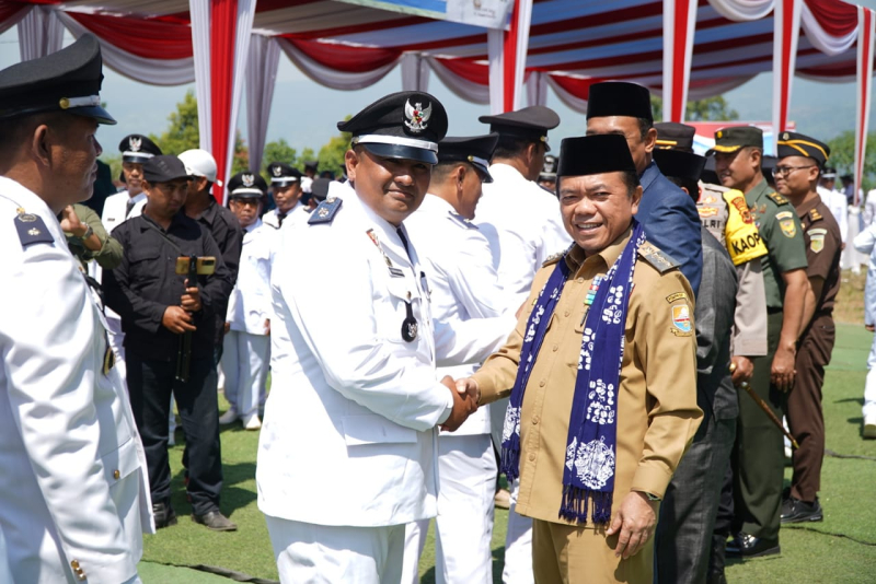 Gubernur Jambi Dr. H. Al Haris, S.Sos, MH menghadiri dan menyaksikan Pengukuhan Perpanjangan 2 Tahun Masa Jabatan