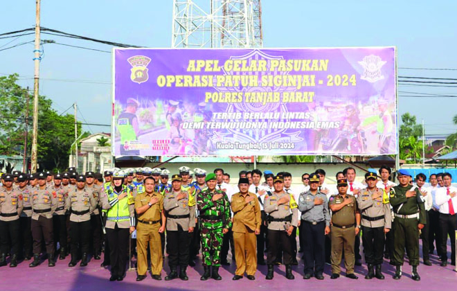 Usai Apel Operasi Patuh Siginjai 2024, Kapolres Tanjabar foto bersama.