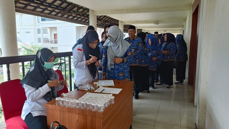 Termasuk Gubernur dan Sekda, Seluruh Pejabat Pemprov Jambi Jalani Tes Urine

