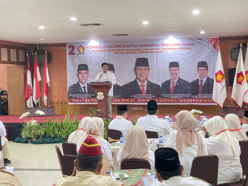 Ketua DPD Partai Gerindra Provinsi Jambi Dr. Ir. H. A.R. Sutan Adil Hendra, MM ketika menyampaikan arahannya dalam acara konsolidasi pemenangan Prabowo Subianto pada Pilpres 2024.