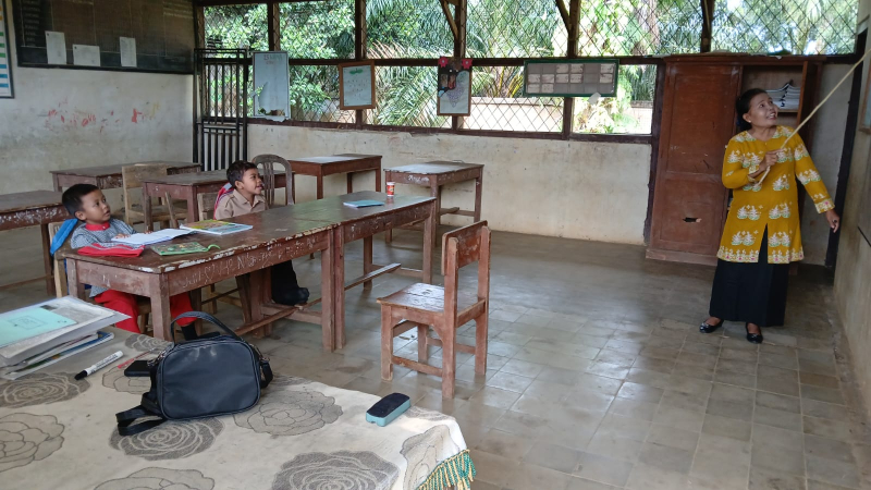 Murid kelas 1 SDN 80/II, Sirih Sekapur, kecamatan Jujuhan hanya ada dua orang yang mendaftar di tahun ajaran baru kali ini