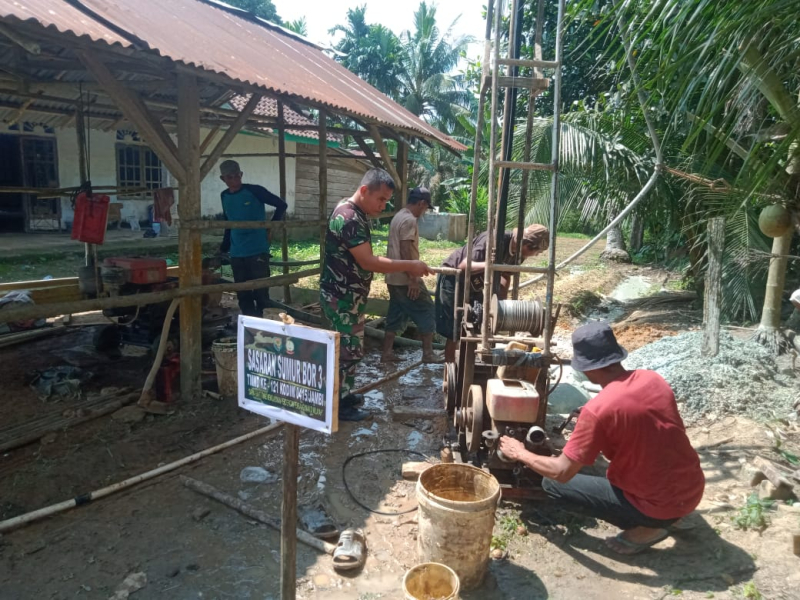 Satgas Kodim 0415/Jambi Bersama Warga Gotong Royong Pembukaan Jalan Sepanjang 4,6 KM