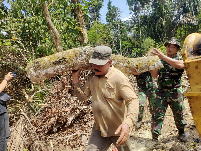 Satgas Kodim 0415/Jambi Laksanakan Pembukaan Jalan Sepanjang 4,6 KM