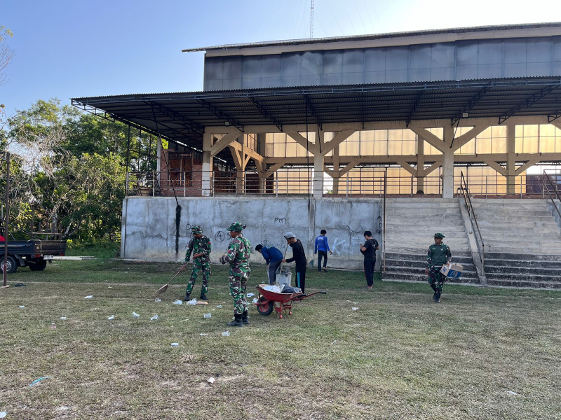 Pasca Pembukaan TMMD 121 Satgas Kodim 0415/Jambi Bersama Warga Lakukan Pembersihan Lapangan