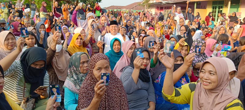 Dukungan Terus Mengalir, Di Tengah Cuaca Terik, Warga Kasang Jaya Tetap Antusias Bertemu H Abdul Rahman