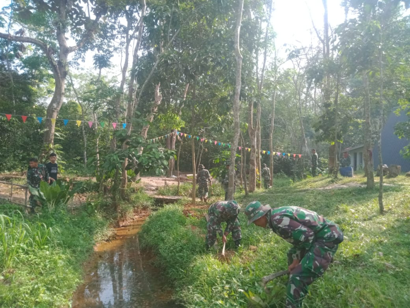 Satgas TMMD 121 Kodim 0415/Jambi Persiapkan 500 Lubang untuk Penanaman Pohon bersama Karang Taruna Desa Pondok Meja