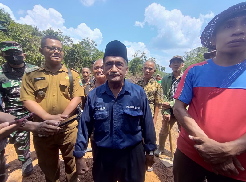 Selain Menghibahkan Tanah, Ketua BPD Suka Maju Dorong Masyarakat Bergotong Royong Dalam Program TMMD ke 121 Kodim 0415/Jambi