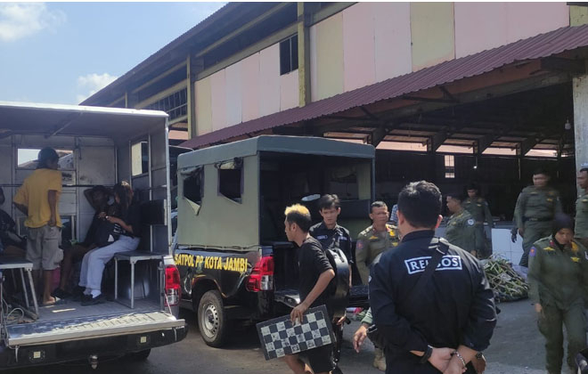 Sebanyak 5 orang anak punk diamankan tim terpadu pemkot Jambi.