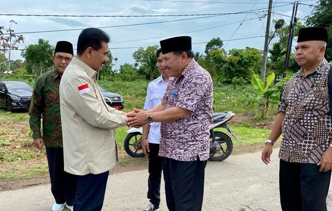 Anggota Komisi IX DPR RI Dr. Ir. H. A.R. Sutan Adil Hendra, MM disambut para tokoh masyarakat dalam kegiatan kunjungannya beberapa waktu lalu.