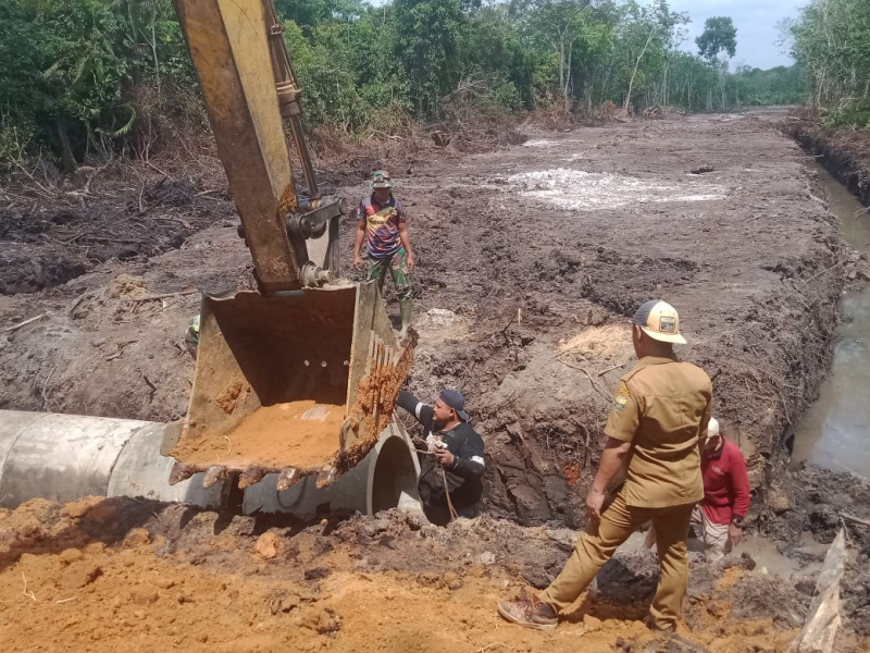 PUPR Muaro Jambi Ikut Berperan Dalam Pembukaan Jalan Sasaran Fisik TMMD 121 Kodim Jambi