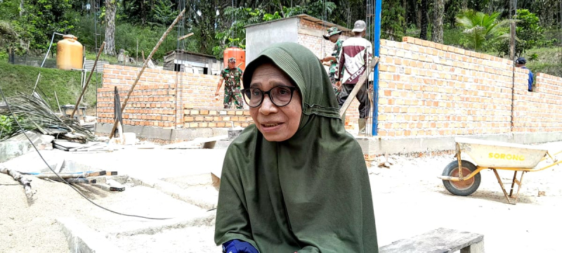 Ibu Latifah Bersyukur dapat Program RTLH TMMD 121 Kodim 0415/Jambi