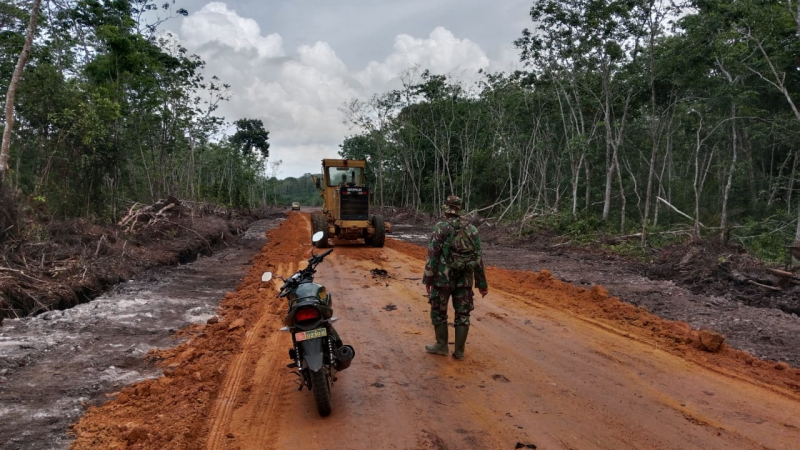 Pembukaan Jalan TMMD ke-121 Kodim 0415/Jambi Masuk Tahap Penimbunan Tanah