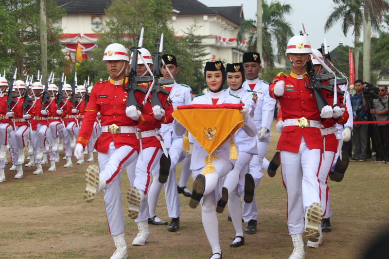 Cerita Anindya Pembawa Baki Bendera Merah Putih HUT Kemerdekaan RI ke-79 Tingkat Provinsi Jambi