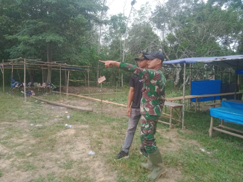 Bersama Waraga, Satgas Persiapkan Upacara Bendera Sambut HUT RI ke 79 di Lokasi TMMD 121 Kodim Jambi